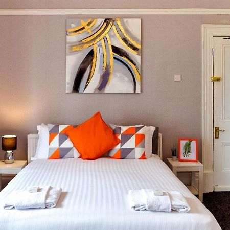 The Alexander - By Tifa Stays Swansea Bagian luar foto