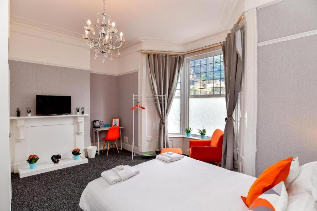 The Alexander - By Tifa Stays Swansea Bagian luar foto