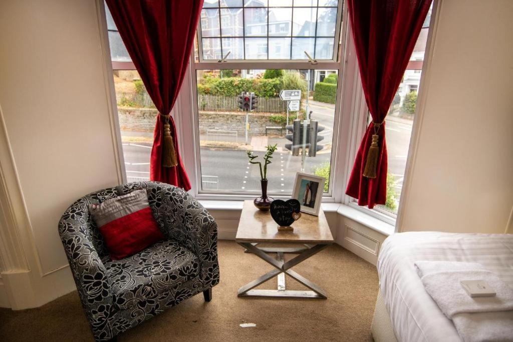 The Alexander - By Tifa Stays Swansea Bagian luar foto