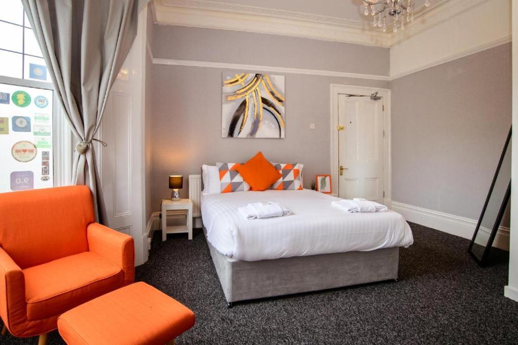 The Alexander - By Tifa Stays Swansea Bagian luar foto