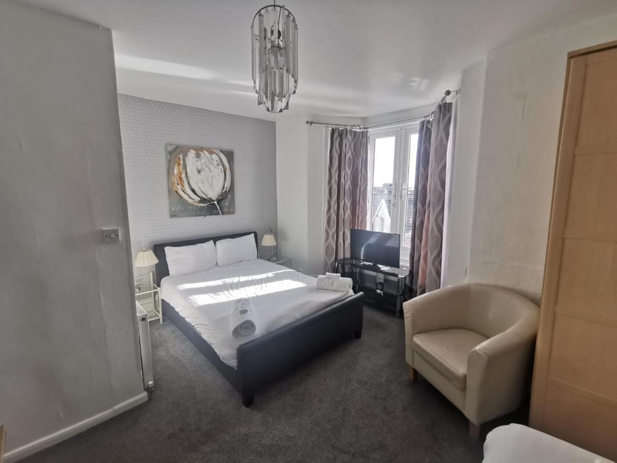 The Alexander - By Tifa Stays Swansea Bagian luar foto