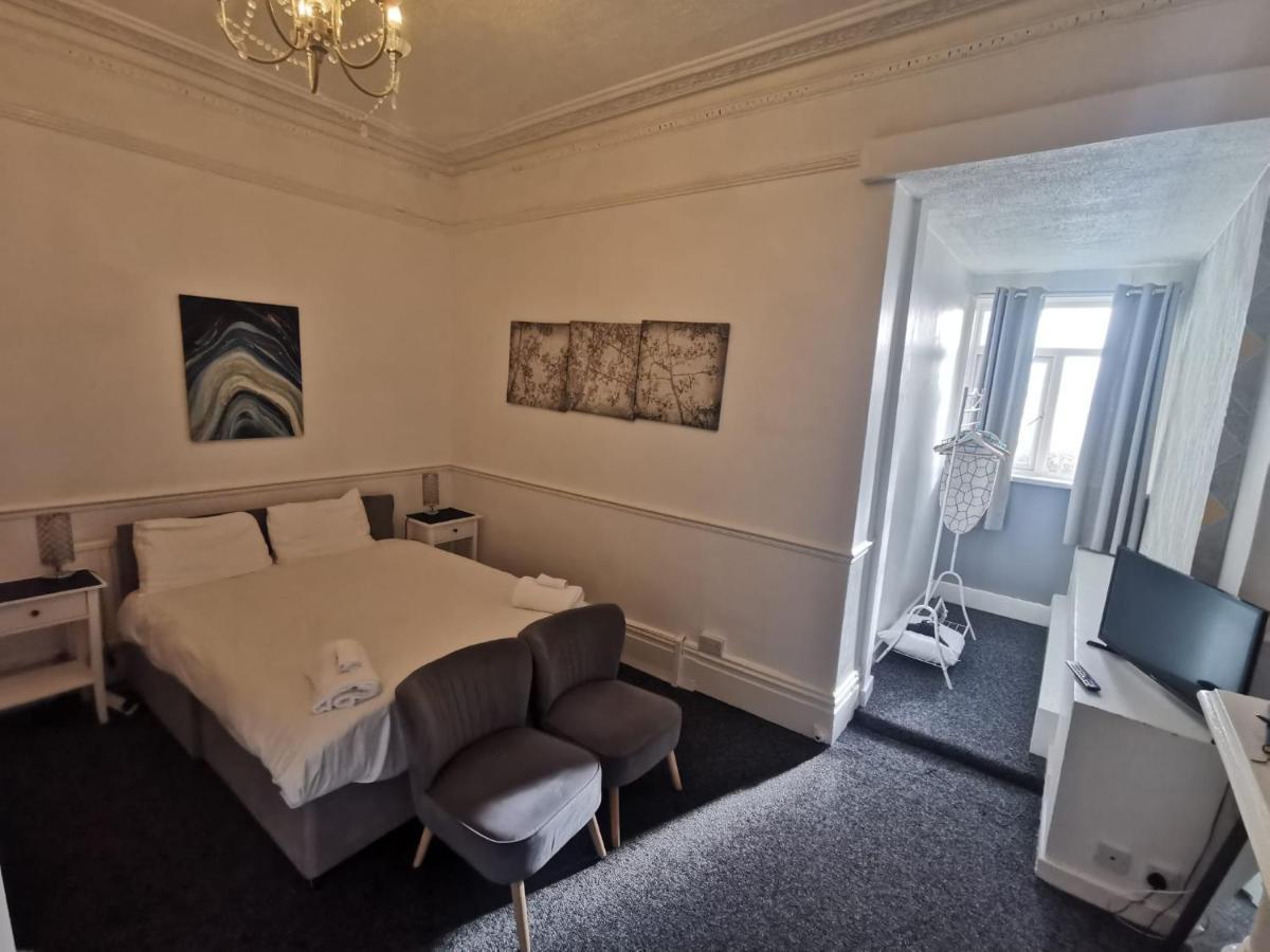 The Alexander - By Tifa Stays Swansea Bagian luar foto